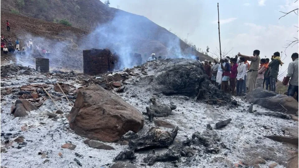 A hair-raising incident has come to the fore in Borkund village of the district. A house caught fire here. Three children were burnt alive in this.