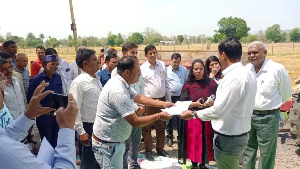 Bhopal collector in action: Committee manager suspended for rigging wheat weighing of farmers