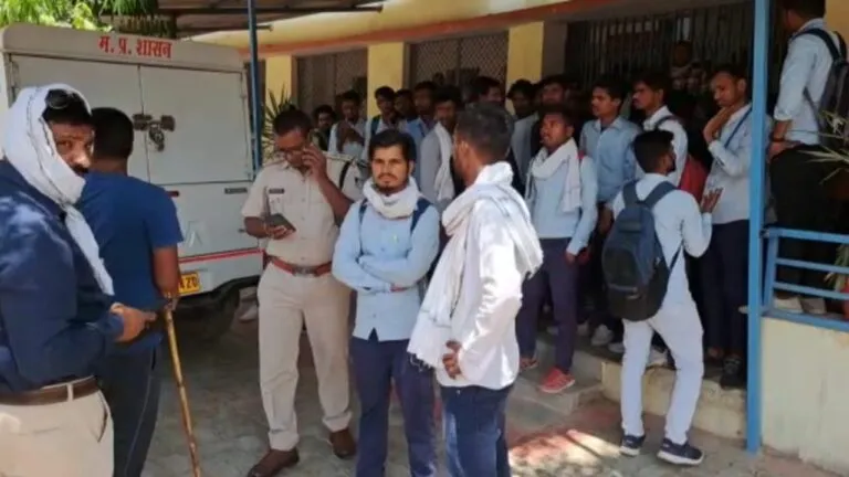 Allegations of molesting a girl student on a teacher, uproar by students in the university