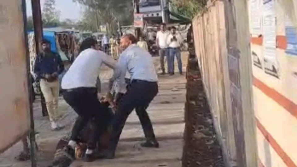 Woman fights with husband's lawyer to get divorce, video goes viral