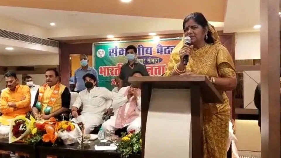 Pro-Scindia former minister Imrati Devi slips, calls Jyotiraditya as Chief Minister, BJP leaders are shocked