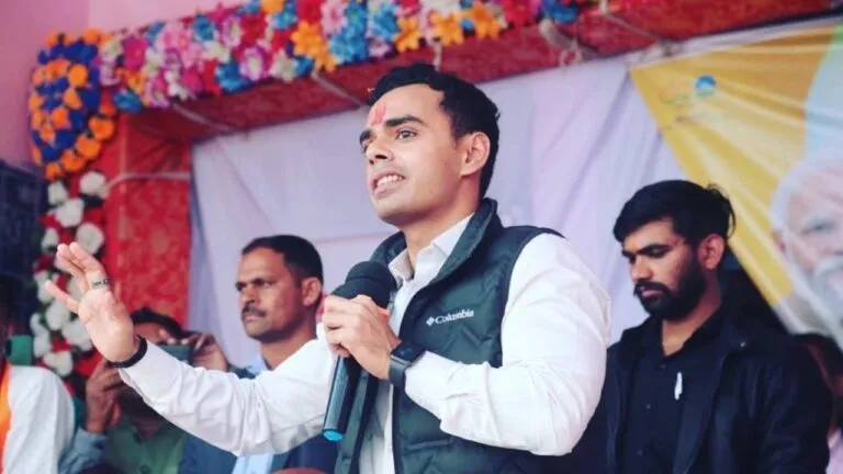Kartikeya Chauhan, son of Chief Minister Shivraj Singh Chauhan, had reached Guna. Kartikeya Chauhan attended a religious program organized in Bamori, while sharing his childhood memories, Kartikeya Chauhan told that in his childhood his mother Sadhna