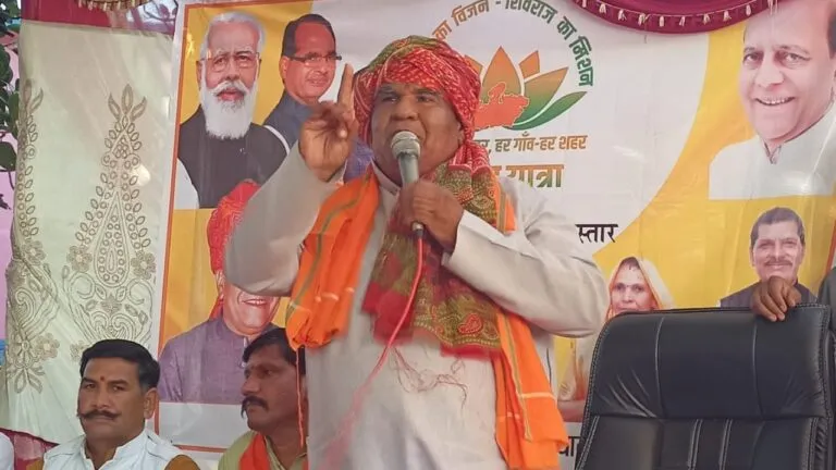 Why did the former BJP minister file an FIR against a woman leader of his own party? learn