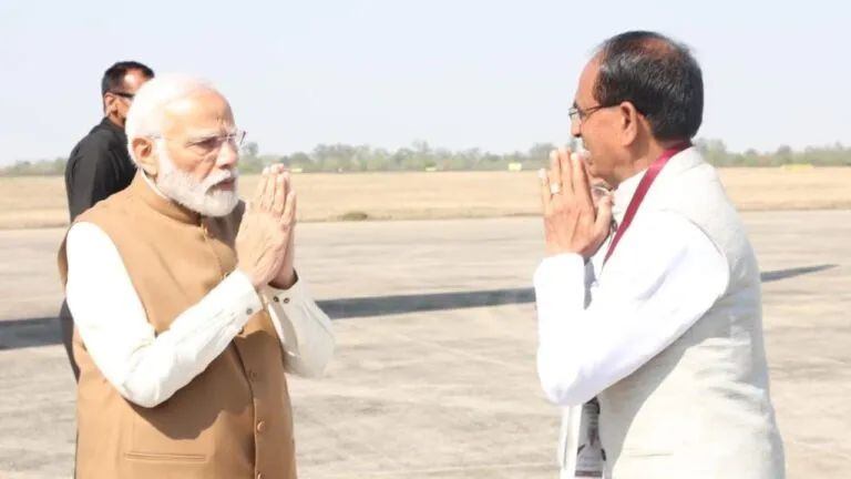 भोपाल की धरती पर पहुंचे PM मोदी, वंदे भारत की करेंगे शुरुआत; इन कार्यक्रमों में होंगे शामिल PM Modi, Narendra Modi, MP News, Madhya Pradesh