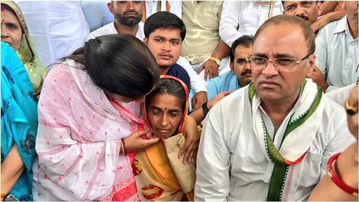 पन्ना: गोलीकांड पीड़ितों से मुलाकात के बाद अरूण यादव बोले- प्रदेश में चारों तरफ अराजकता का माहौल Panna: After meeting the shooting victims, Arun Yadav said – there is chaos all around in the state