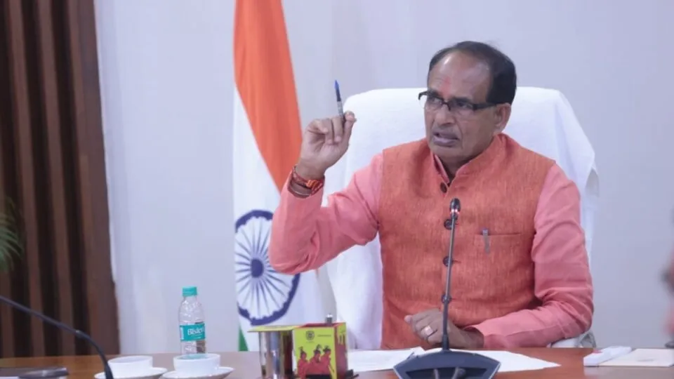 There was a ruckus on the announcement of ban on Bajrang Dal, CM said - who will forget who used to give manure and water to Simi in MP?