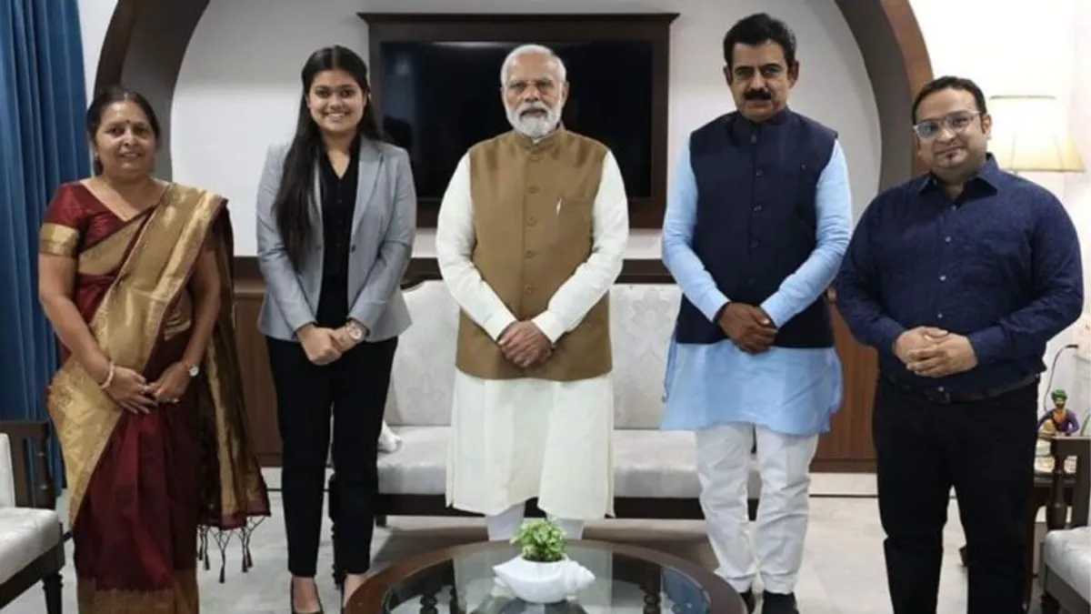 MP का गौरव बढ़ाने वाली तनिष्का ने पीएम मोदी से की मुलाकात, एशिया बुक ऑफ रिकॉर्ड में दर्ज है नाम Madhya Pradesh, MP News, Positive Story, Tanishka, Indore