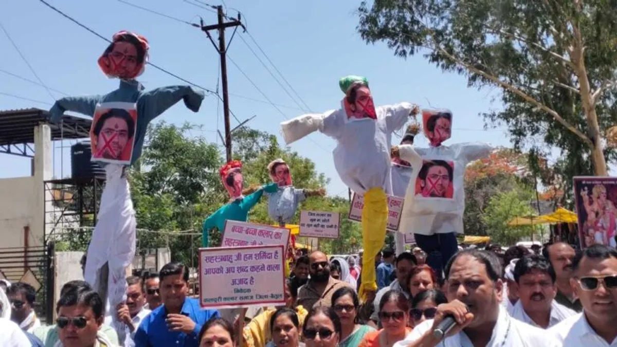 धीरेंद्र शास्त्री को लेकर इस शहर में अभी भी है बहुत गुस्सा, लोगों ने एक साथ फूंक दिए उनके 17 पुतले Dhirendra Shastri mp news Betul News Dhirendra Shastri Controversy