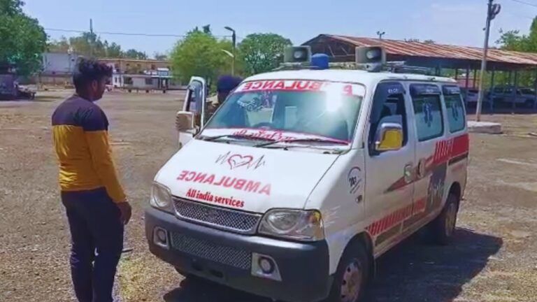 गाड़ी को एंबुलेंस बनाकर शहर की सैर कर रहा था युवक, फिर पुलिस ने लिया ऐसा एक्शन ambulance In agar malwa News, Mp News