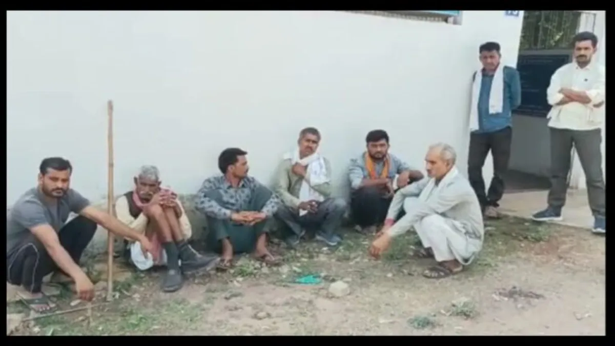 जन्मदिन मनाने गांव पहुंचा था परिवार, सिरफिरे युवक ने की अंधाधुंध गोलीबारी; 2 की मौके पर मौत NewsTak
