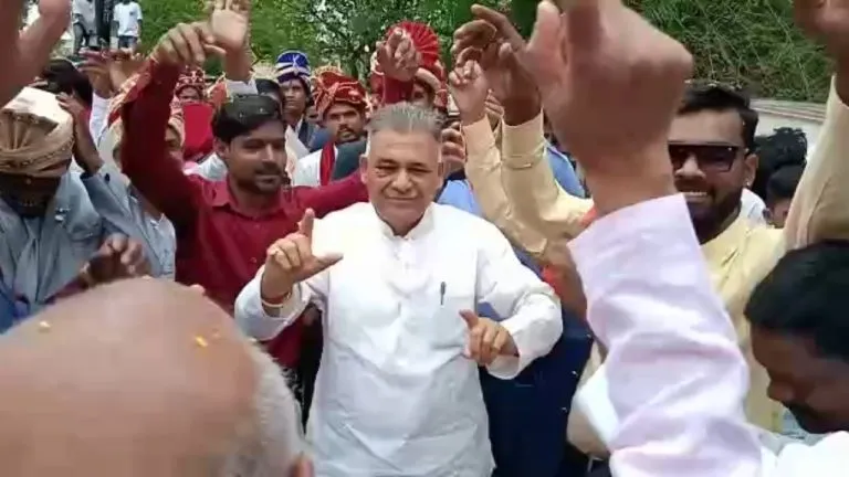 School Education Minister danced fiercely in the mass marriage ceremony, said that he joined as a family member