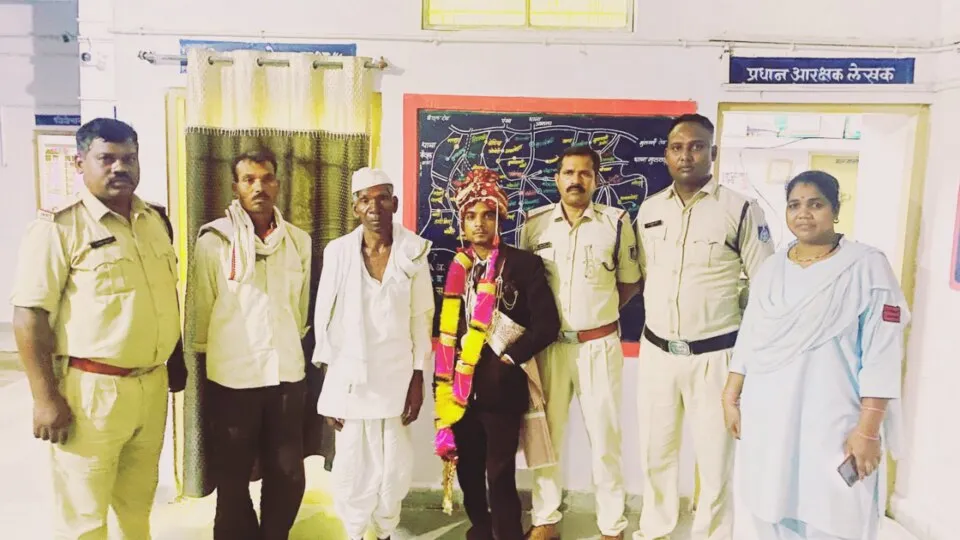 betul news, mp police, marriage news, police arresting