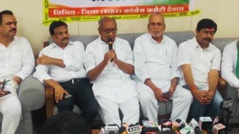 दिग्विजय सिंह का भाजपा पर आरोप- बोले इन्होंने की आतंकियों की मदद, शिवराज से बड़ा झूठा कोई नहीं NewsTak