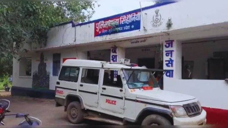 police beated man On complaining in the CM helpline, MP News
