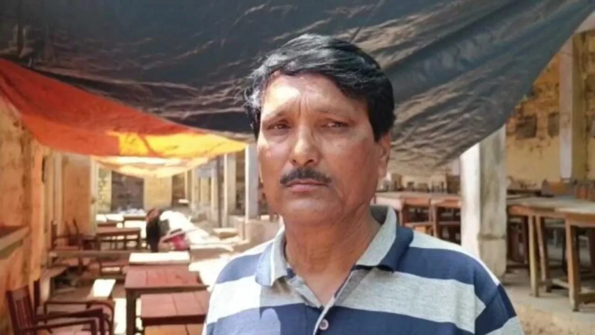 मुरैना में राजस्व निरीक्षक को चप्पलों से जमकर पीटा, वजह जानकर आप रह जाएंगे हैरान Morena News Morena Crime News Morena Administration mp news