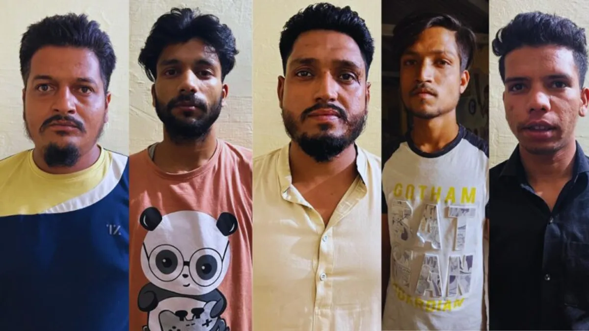 इंदौर में ‘भगवा लव ट्रैप’ के पर्चे बांटने वाले 5 आरोपी गिरफ्तार, बजरंग दल और RSS के खिलाफ किया दुष्प्रचार 5 accused arrested for distributing pamphlets of 'Saffron Love Trap' in Indore, did propaganda against Bajrang Dal and RSS