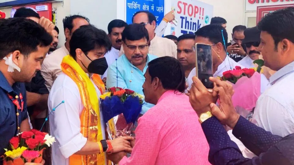 bageshwar baba, dhirendra krishna shastri, mp news, Jyotiraditya Scindia Guna Loksabha Election 2019