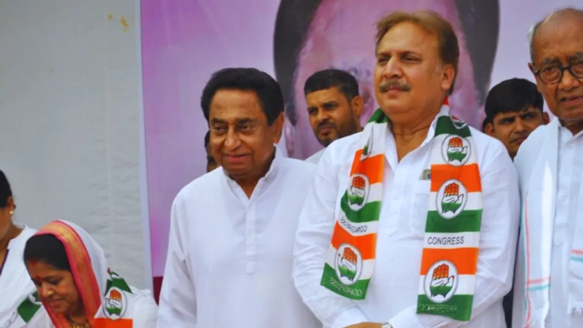 BJP को एक और झटका: पूर्व MLA समेत सैकड़ों कार्यकर्ताओं ने छोड़ा साथ, थामा इस पार्टी का दामन Hundreds of workers including former MLA left BJP, joined Congress
