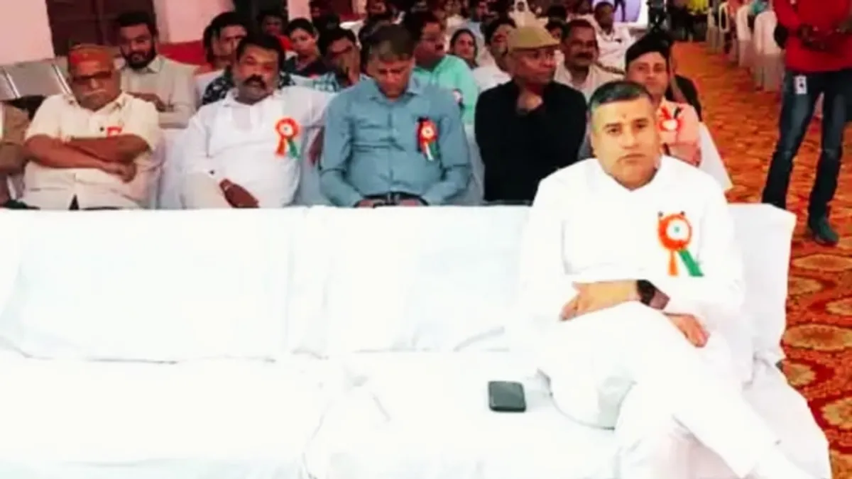 RSS के कार्यक्रम में कांग्रेस विधायक के शामिल होने की चर्चा, MLA को देनी पड़ी सफाई, कही यह बात Congress MLA reached RSS program, said- I came here only because of family relation
