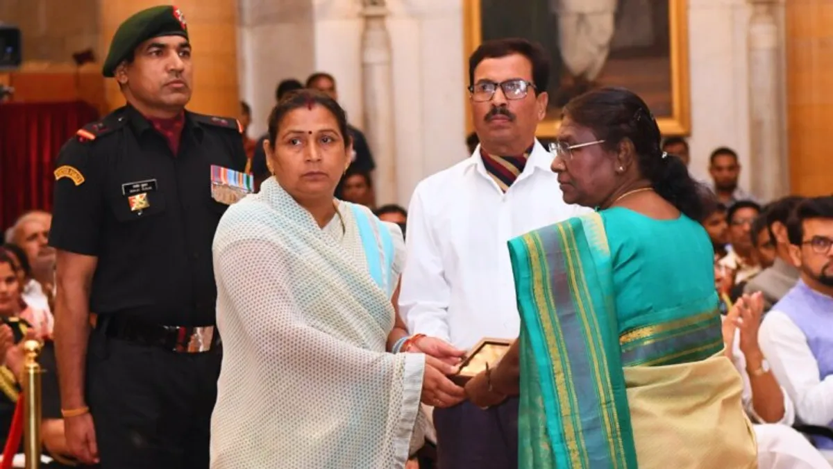 कश्मीर के शोपियां में आतंकियों के छुड़ा दिए थे छक्के, अब पराक्रमी कर्णवीर को मिला शौर्य चक्र NewsTak