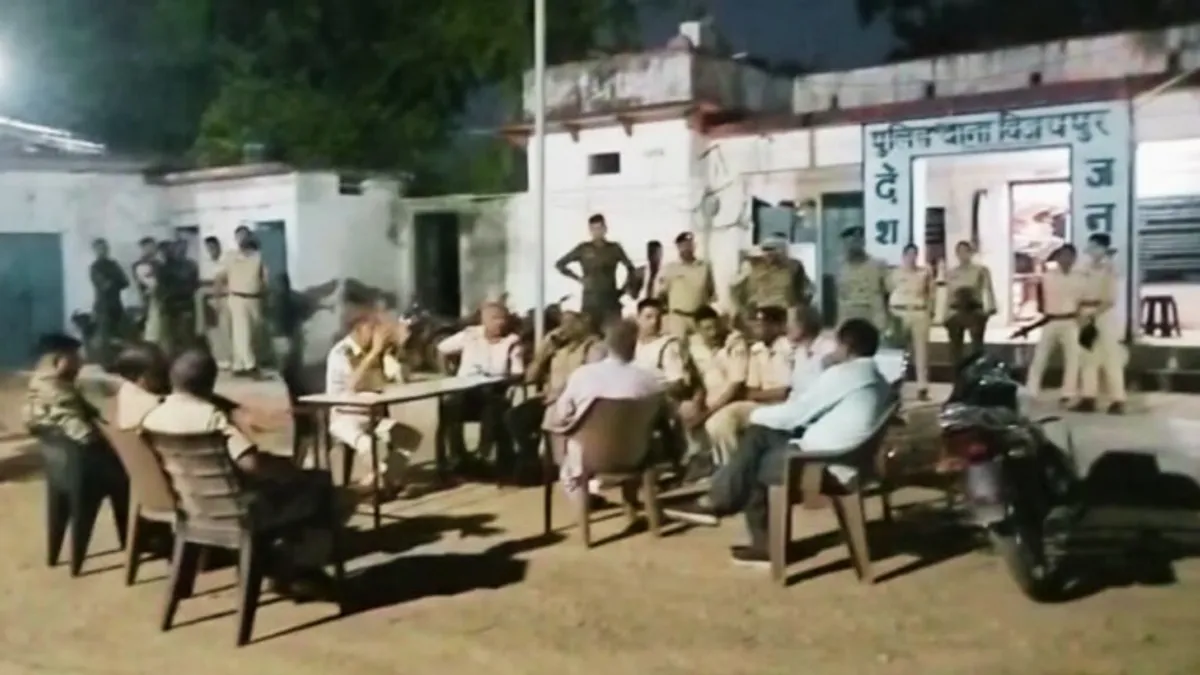 चरवाहे की संदिग्ध मौत के बाद थाने में जमा हो गई भीड़, बुलाना पड़ा बड़े पैमाने पर पुलिस बल After the suspicious death of the shepherd, a crowd gathered in the police station, force had to be called from several police stations