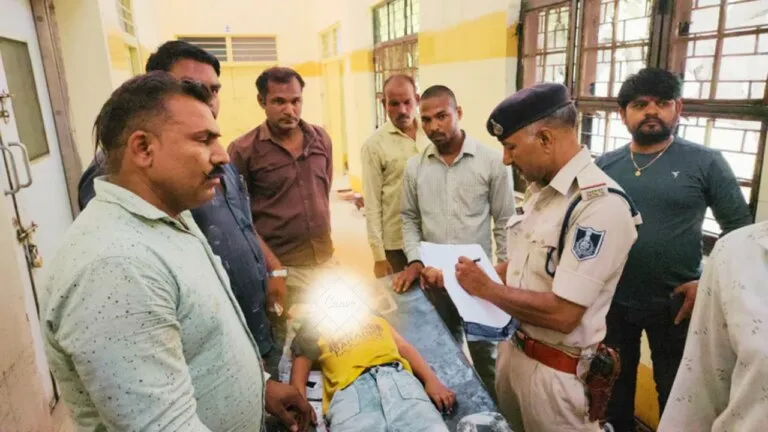 Step mother put pressure on father, said- either I will stay or son, angry father brutally murdered son