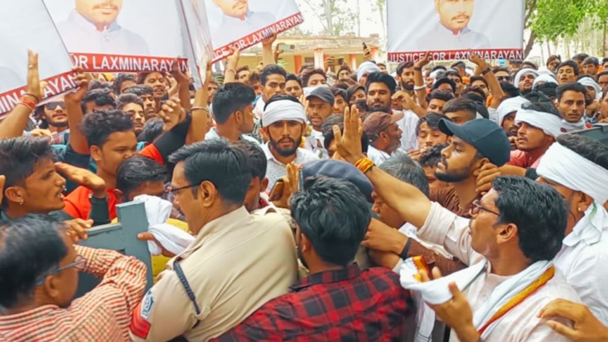 राजनीतिक रंजिश में हुई थी सरपंच प्रतिनिधि की हत्या, गुस्साए यादव समाज ने निकाल जुलूस Sarpanch representative was killed in political enmity, angry Yadav society took out a procession