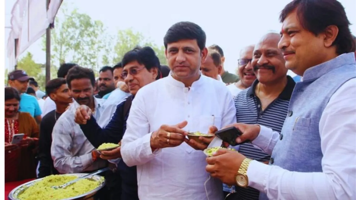 सिंगल यूज प्लास्टिक से मुक्ति के लिए इंदौर ने की अनूठी पहल, पोहा पार्टी कर दिया फेयरवेल biggest Poha party in indore, Indore News, Mp News