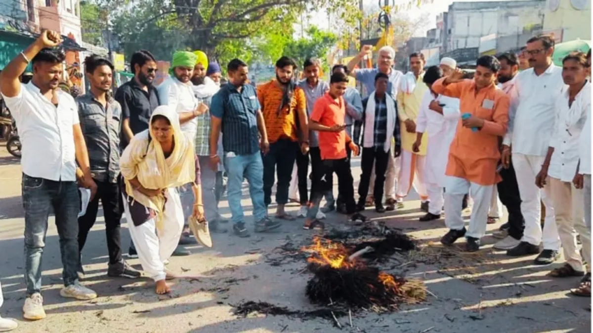कुश्ती खिलाड़ियों के समर्थन में किसान संगठन, पुतला जलाकर की कार्रवाई की मांग Farmers organization in support of wrestling players, demanding action by burning effigy