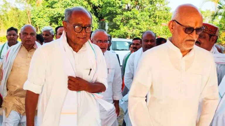 Digvijay Singh camped in Bundelkhand, efforts are being made to 'return home' of this big leader, discussions started after the meeting