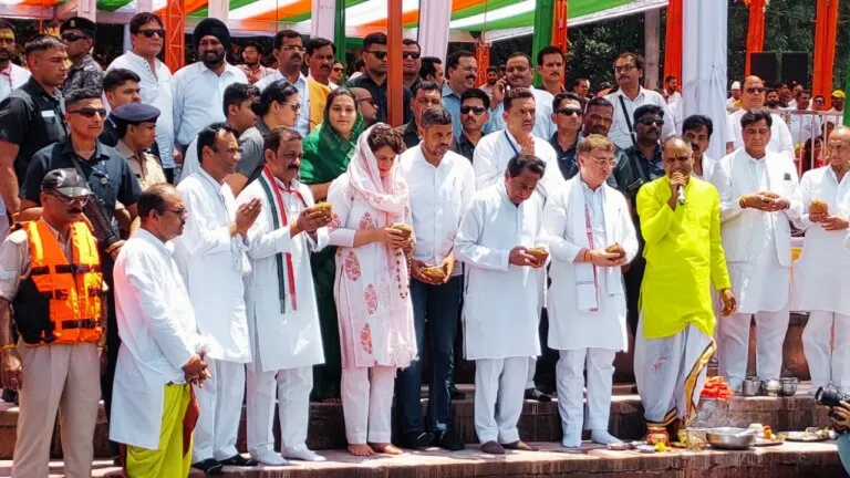 Priyanka Gandhi was seen in the color of Hindutva, worshiped Narmada with 101 Brahmins and did Shankhnath