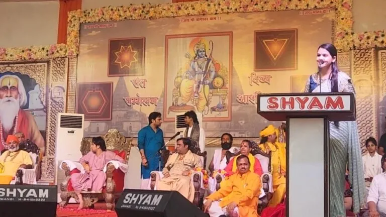 What did Dhirendra Shastri say for Roshni Yadav that the restlessness of the opponents increased