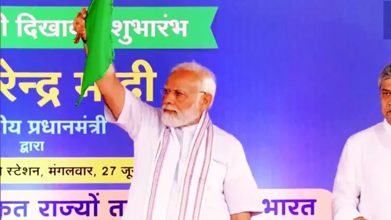PM Narendra Modi Vande Bharat Express Bhopal News Rani Kamalapati Railway Station
