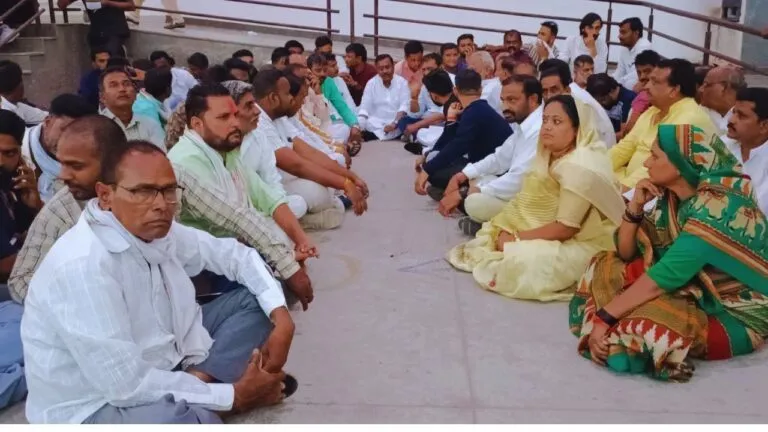 kamleshwar patel dharna, mp news, ratlam