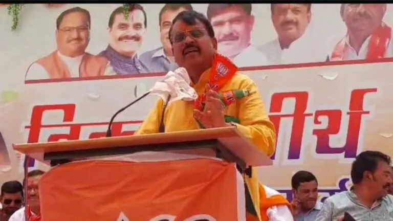 BJP सांसद ने कांग्रेस को बताया रावण की पार्टी, नेताओं से माता-बहनों को दूर रखने की दे रहे नसीहत BJP MP, MP BJP, Guman Singh Damor, Ratlam News, MP Politics