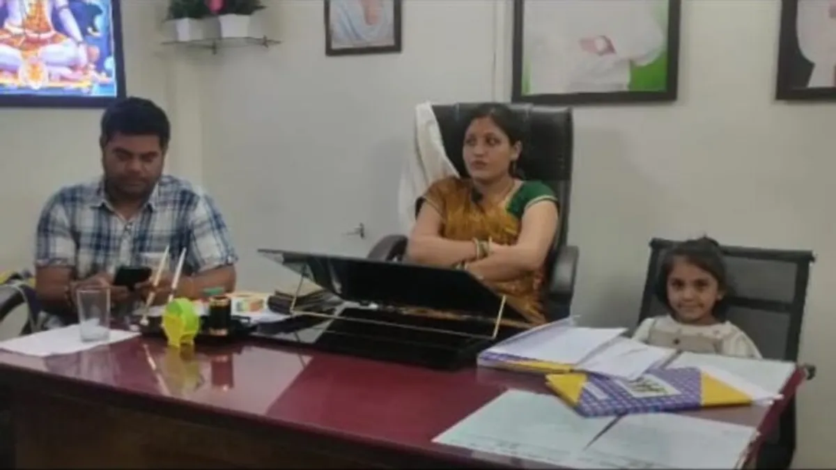 खुद को कमलनाथ का दूत बताकर गाली-गलौज करने वाले पार्षद पति का वीडियो वायरल, जानें कौन है ये Viral councilor husband, Chhindwara News