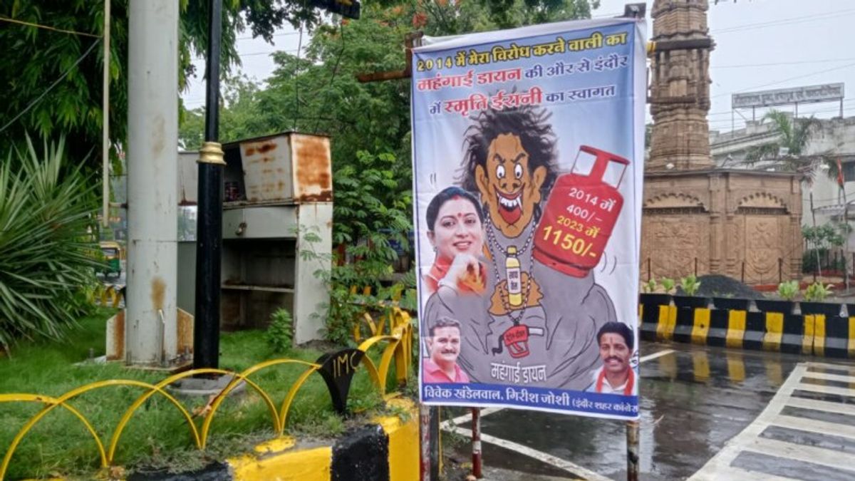 इंदौर की सड़कों पर केंद्रीय मंत्री स्मृति ईरानी के लिए लगे ऐसे पोस्टर, दिलाई ‘महंगाई डायन’ की याद Smriti Irani, Union Minister, Poster protest, Indore News