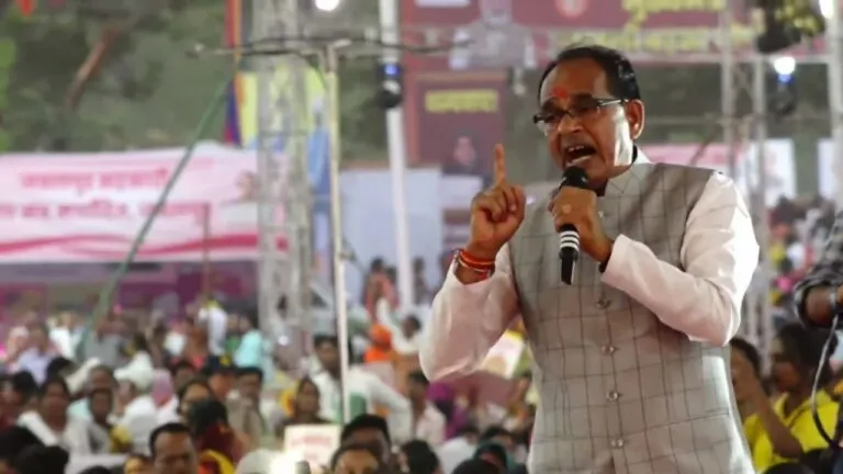 CM शिवराज ने चला मास्टरस्ट्रोक, लाड़ली बहनों के खाते में 1000 डालकर बोले, अभी और दूंगा इतने पैसे CM Shivraj Singh Chouhan, MP News, MP Politics, Ladli Bahna Yojana, MP Government, MP BJP