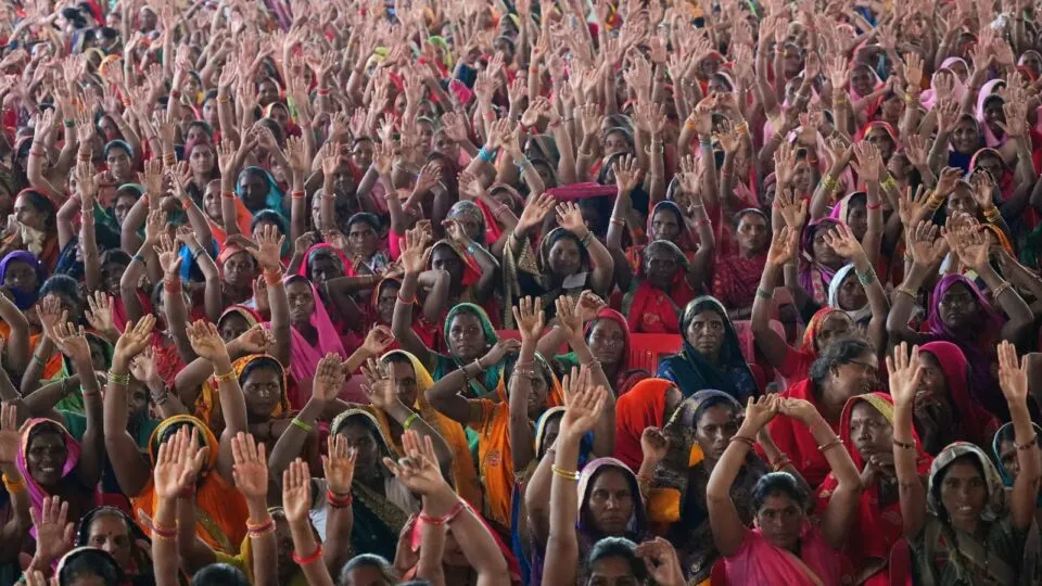 world listen to income of my beloved sisters per month in 10 thousand rs CM Shivraj big resolution