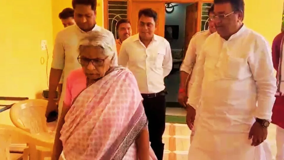 Former BJP minister targeted CM Shivraj sidhi urine case tweet controversy escalated mp news mp bjp