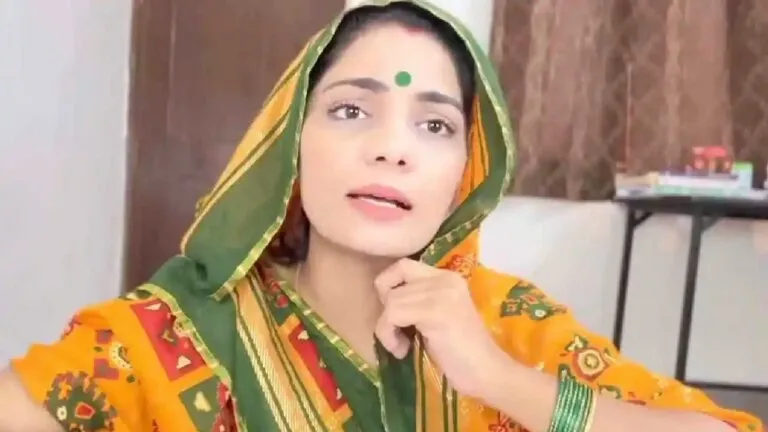 Singer Neha Rathore trapped by tweeting on direct urination, FIR lodged in Bhopal
