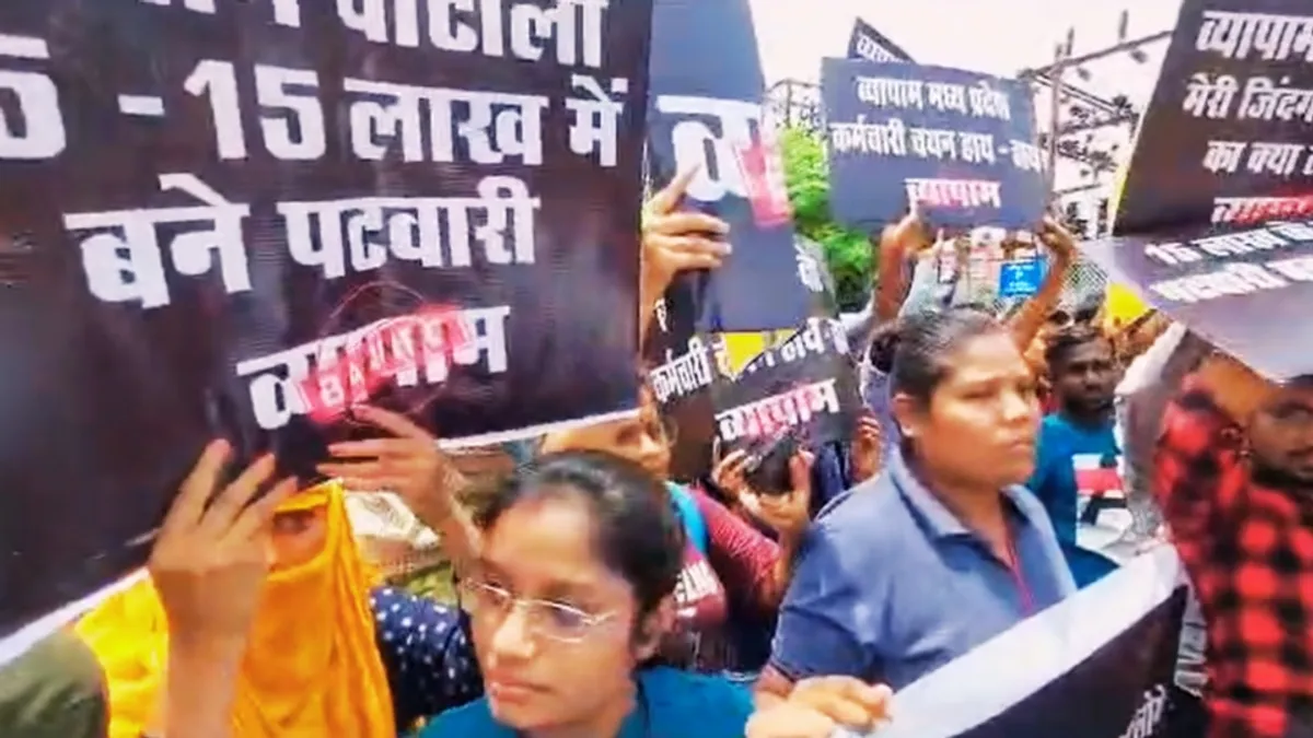 पटवारी परीक्षा घोटाला: अब जबलपुर में युवाओं ने सरकार के खिलाफ खोला मोर्चा, रख दी ये डिमांड Rigging in Patwari exam patwari exam scam Jabalpur News