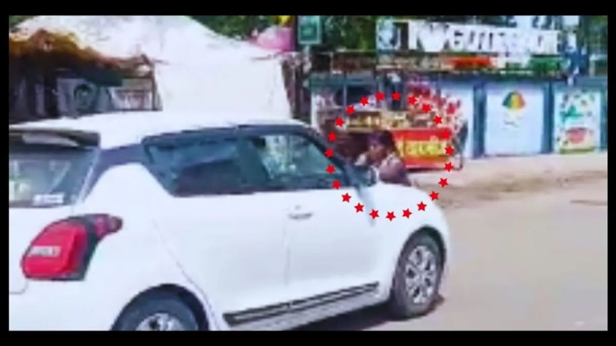 पुलिस की गाड़ी के बोनट पर लटक गई महिला, 50 मीटर तक चलती रही कार; VIDEO वायरल NewsTak