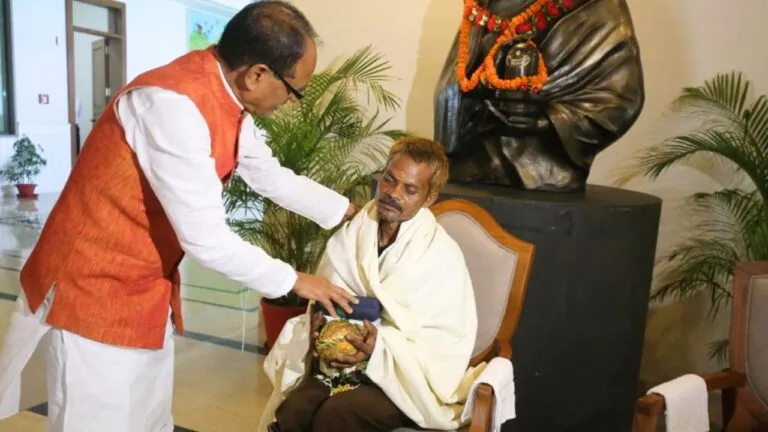 सीधी पेशाब कांड में आया नया मोड़, पीड़ित ने आरोपी को लेकर रख दी ये डिमांड sidhi peshaw kand, mp news, madhya pradesh