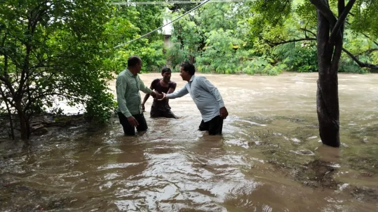 MP में नहीं थम रही बारिश, मौसम विभाग ने इन जिलों में भारी बारिश का अलर्ट किया जारी! WhatsApp Image 2023-07-29 at 13.15.37