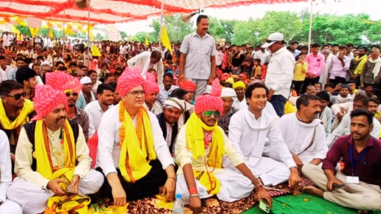 दिग्विजय सिंह के गढ़ राघोगढ़ में इस जयस नेता ने मंच से जयवर्धन से पूछा ऐसा सवाल कि जोड़ लिये हाथ Digvijay Singh stronghold Raghogarh Jays leader Jaivardhan mp election