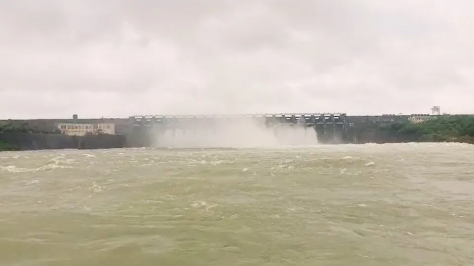 Jabalpur News Bargi Dam gates opened due to heavy rains flood alert in 5 districts