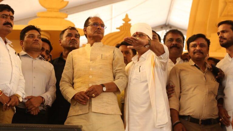 CM शिवराज का कमलनाथ पर हमला, बोले- ‘वे बोलेंगे लाल किला और कुतुब मीनार उन्होंने बनवाए’ Shivraj Singh Chauhans taunt on Kamal Nath Shivrajs taunt if you ask he will say Red Fort Qutub Minar has also been built by Kamal Nath On the question of media Shivraj targeted Kamal Nath Kamnath and Congress media in-charge KK Mishra KK Mishra gave