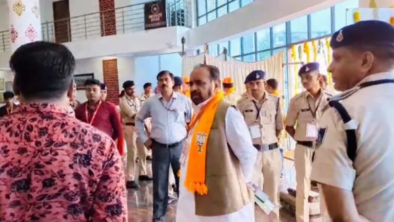 Gwalior news gwalior hindi news, minister gopal bhargava, minister stopped by security personnel at the gate, amit shah, union home minister, bjp party madhya pradesh, madhya pradesh assembly elections 2023, Gwalior News in Hindi, Latest Gwalior News in