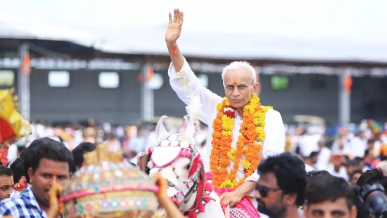चुनाव जीतने करने पड़ रहे BJP नेताओं को कई जतन, 71 साल के ये पूर्व मंत्री घोड़े पर दिखाने लगे करतब NewsTak